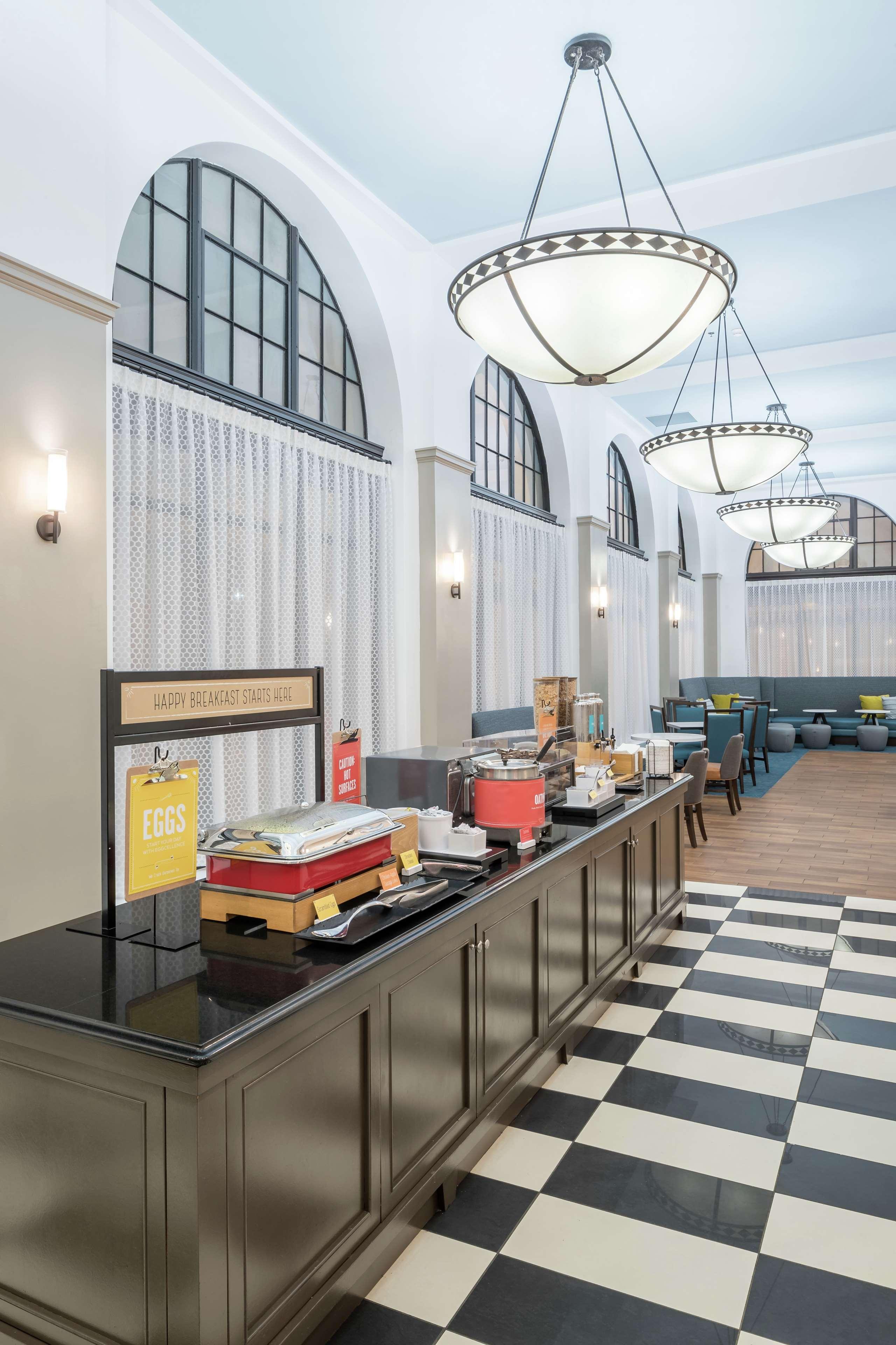 Hampton Inn & Suites Atlanta-Downtown Экстерьер фото