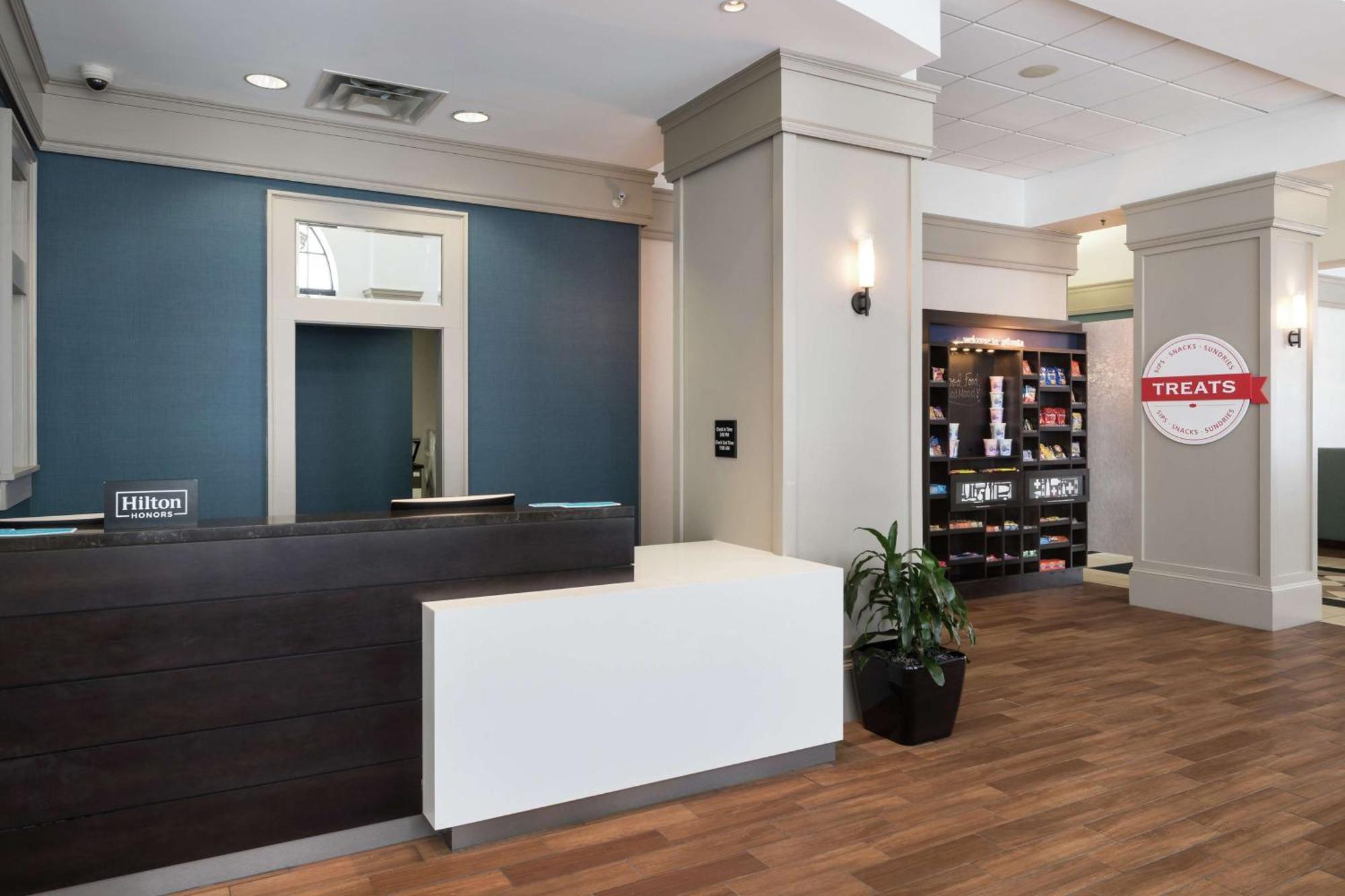Hampton Inn & Suites Atlanta-Downtown Экстерьер фото