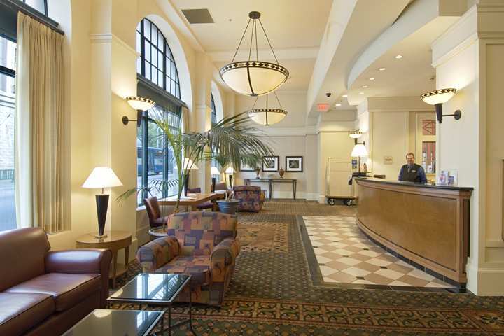 Hampton Inn & Suites Atlanta-Downtown Интерьер фото